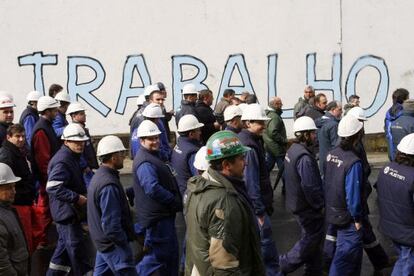 Marcha de trabajadores de Navantia desde Fene a Ferrol.