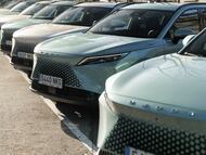 Fila de coches de la marca Omoda. Imagen cedida por la empresa.