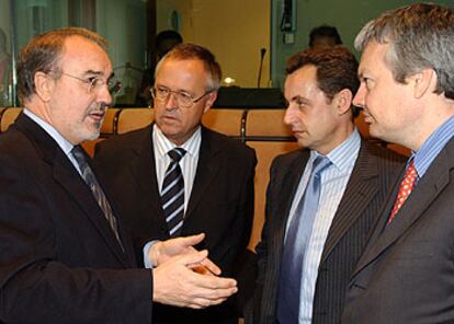 Solbes se estrenó como ministro en Europa. En la foto, con Eichel (Alemania), Sarkozy (Francia) y Reynders (Bélgica).