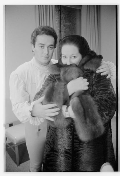 José Carreras y Montserrat Caballé, antes de su actuación en la ópera 'Werther' del compositor Jules Massenet, en 1978. La artista sufrió en los últimos años problemas de salud que le obligaron a cancelar varios compromisos. Así, del 20 al 31 de octubre de 2012 estuvo ingresada en el hospital de Sant Pau de Barcelona, tras sufrir en Rusia un ictus, que le causó la rotura de húmero de la que fue operada en la Clínica Teknon el 10 de noviembre de ese año.