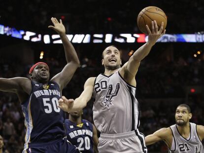 Ginobili entra a canasta ante Randolph.