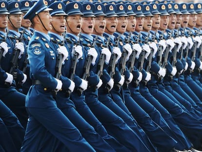 Militares chinos, durante un desfile en la plaza de Tiananmen en 2019.