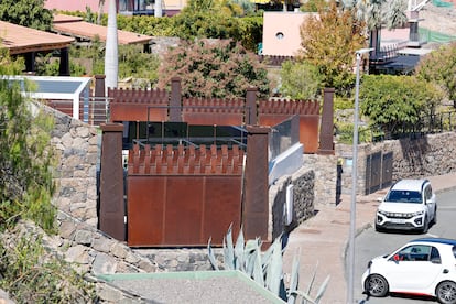 La vivienda donde residen los secuestrados en la urbanización de lujo El Salobre, en el sur de la isla de Gran Canaria