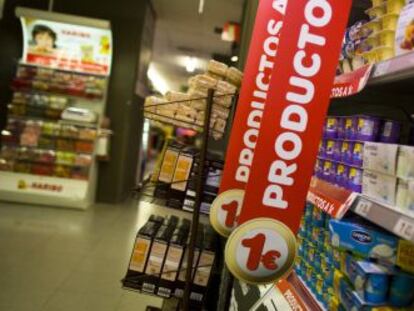 Productes de diverses marques en un supermercat de Madrid.