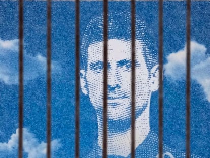 Un anuncio con la imagen de Djokovic en un edificio de Belgrado.