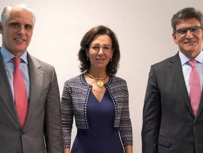 Andrea Orcel, Ana Botín y José Antonio Álvarez posan cuando anunciaron el fichaje del ex de UBS. 
 