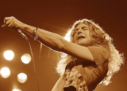 El británico Robert Plant, vocalista de Led Zeppelin, en una imagen tomada durante una actuación en 1972.