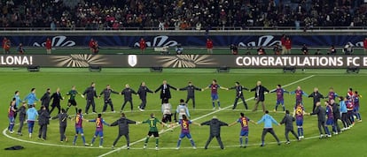 Los jugadores y el cuerpo técnico celebran el triunfo