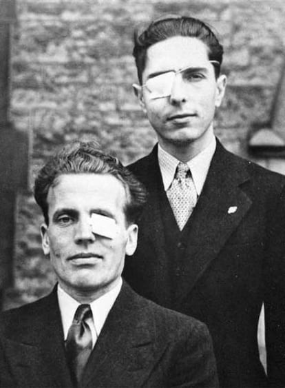 Arriba, Alex Forbes y Walter Hellund, canadienses heridos en España. Abajo, un brigadista en el frente en 1938.