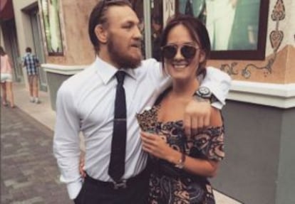 Conor y su novia, una chica irlandesa llamada Dee Devlin.