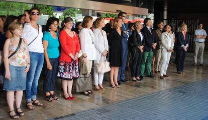 Cinco minutos de silencio ante la Delegación del Gobierno en Valencia.