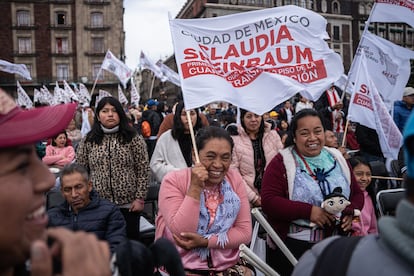 Simpatizantes de Claudia Sheinbaum celebran el Zócalo los primeros 100 días de su Gobierno, el 12 de enero de 2025.