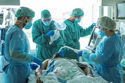 A patient is treated in the ICU of the Universitario de Bellvitge Hospital in Catalonia.