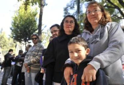 Colas en el consulado espa&ntilde;ol en M&eacute;xico DF el martes, cuando conclu&iacute;a el plazo. 