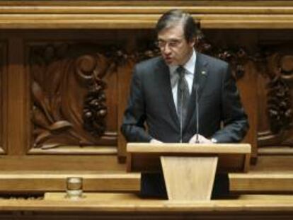 El primer ministro luso, Pedro Passos Coelho, pronuncia su discurso durante la presentación de una moción de confianza a la que el Gobierno se somete en el Parlamento de Lisboa, Portugal. EFE/Archivo