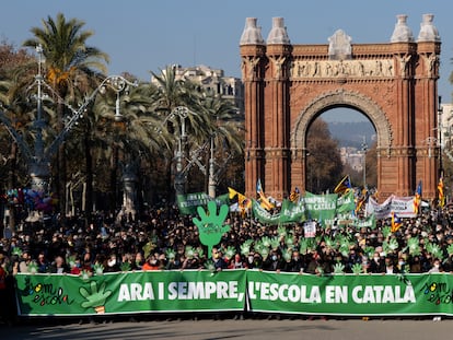 Manifestación contra el 25% de castellano en las escuelas catalanas, el sábado en Barcelona. EFE/Enric Fontcuberta