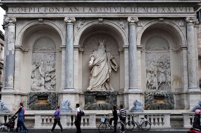 La fuente del Acqua Felice en Roma (Italia).