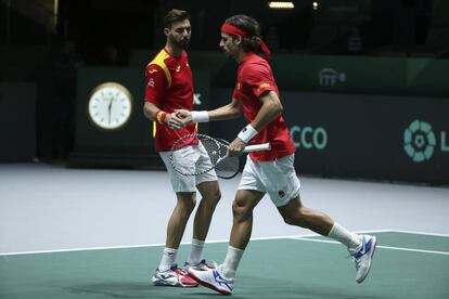 Feliciano López y Marcel Granollers, durante el partido de dobles ante Rusia.