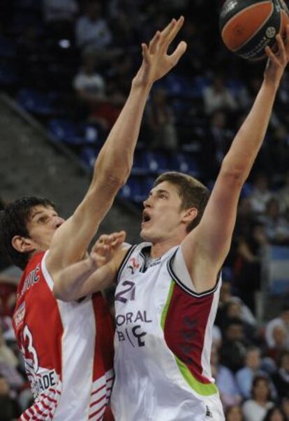 Pleiss lanza ante Marjanovic.