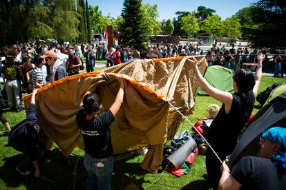 El movimiento estudiantil de Madrid monta una acampada indefinida en apoyo a Palestina en el campus de la Universidad Complutense.