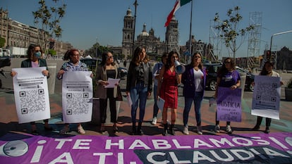 Las manifestantes en el Zócalo, en Ciudad de México, este martes.