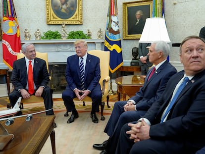 Benjamin Netanyahu con Trump, Pence y Pompeo, en la Casa Blanca, el pasado enero.