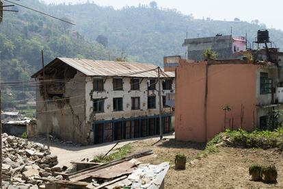 Sindhupalchok fue el distrito más afectado por el terremoto, con casi 3.500 muertos y cientos de miles de viviendas afectadas. Melamchi, principal ciudad del distrito, está en condiciones similares a las de hace un año.