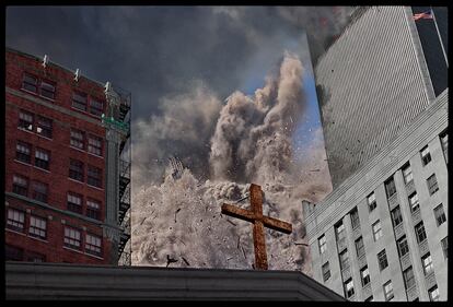 Impacto del segundo avión contra las Torres Gemelas, el 11-S. “Creí que tenía todo el tiempo del mundo para hacer la foto. En el último instante me di cuenta de que estaba a punto de ser barrido”, confesó a la revista Time. 
