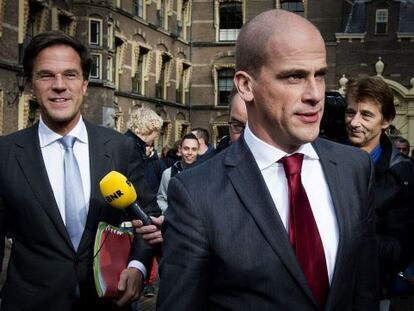 El liberal de derecha Mark Rutte y el socialdem&oacute;crata Diederik Samsom este viernes.