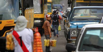 En Latinoam&eacute;rica se calcula que hay 12,5 millones de menores que trabajan (en la imagen, vendedores ambulantes en Quito). &nbsp;