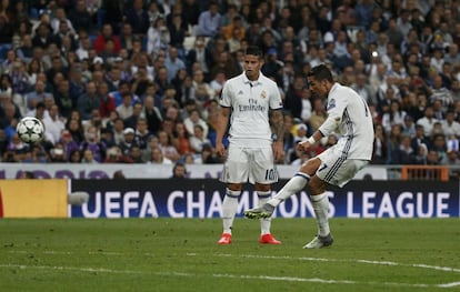 Cristiano Ronaldo marca el primer gol del Madrid.