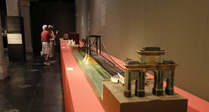 Exposición de maquetas y modelos históricos de ingeniería y construcción.