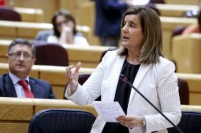 La ministra de Trabajo, Fátima Báñez, durante una de sus intervenciones en la sesión de control al Gobierno en el pleno del Senado. EFE/Archivo