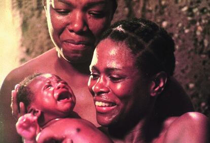 Cicely Tyson y Maya Angelou, en 'Raíces'.