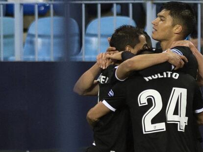 El Sevilla celebra el gol de Correa. 