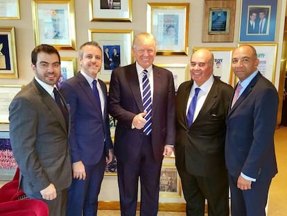 Especialistas latino-americanos reunidos com Donald Trump.