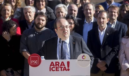 Miquel Iceta, amb els altres candidats que configuren la llista per Barcelona a les eleccions del 21-D.
