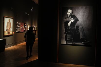 Exposición sobre la vida y trayectoria de Miguel Delibes en la Biblioteca Nacional.