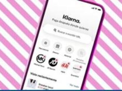 Móvil con la app de Klarna.