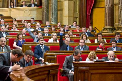 El pleno del Parlamento catalán se han reunido hoy para votar una propuesta de ley, presentada por Solidaritat Catalana, para proclamar la independencia de Cataluña.