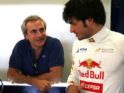 Sainz Jr charla con su padre antes de las pruebas de Silverstone.