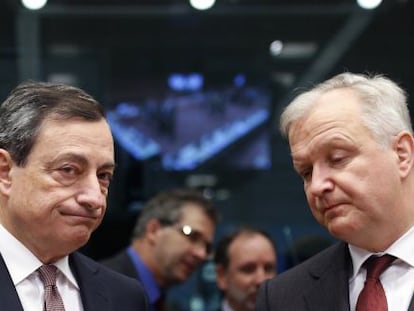 Mario Draghi e o comissário de Assuntos Monetários, Olli Rehn.