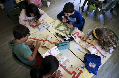 Alumnos de sexto de Primaria del colegio Las Naciones, de Madrid, en el taller 'El libro del futuro'.