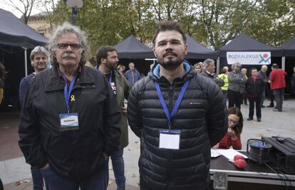 Joan Tardà y Gabriel Rufián, diputados de ERC, ejercen como "observadores" en la consulta soberanista de San Sebastián.