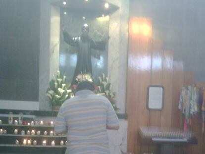 Rezos en la Iglesia de San Agustín