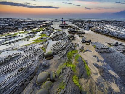 La salvaje playa de Ogeia, en Ispaster (País Vasco).