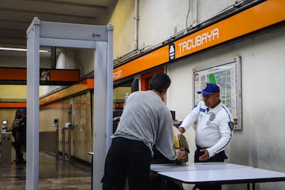 metro Tacubaya después de que un sujeto apuñalara a cuatro usuarios el pasado 20 de noviembre.