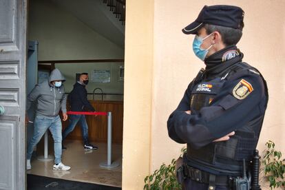 Francisco Tejón, alias el 'Castaña', entrando en el juicio celebrado en la Audiencia Provincial de Algeciras este viernes.