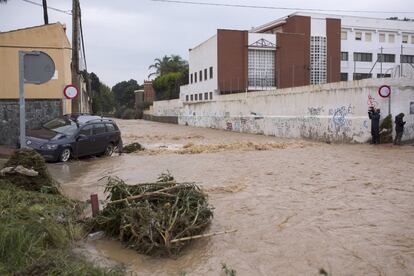 Desbordamiento del arroyo La Caleta en Málaga.