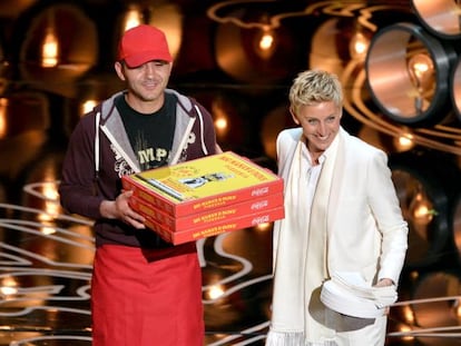 Ellen DeGeneres lleva pizza a los Oscar.